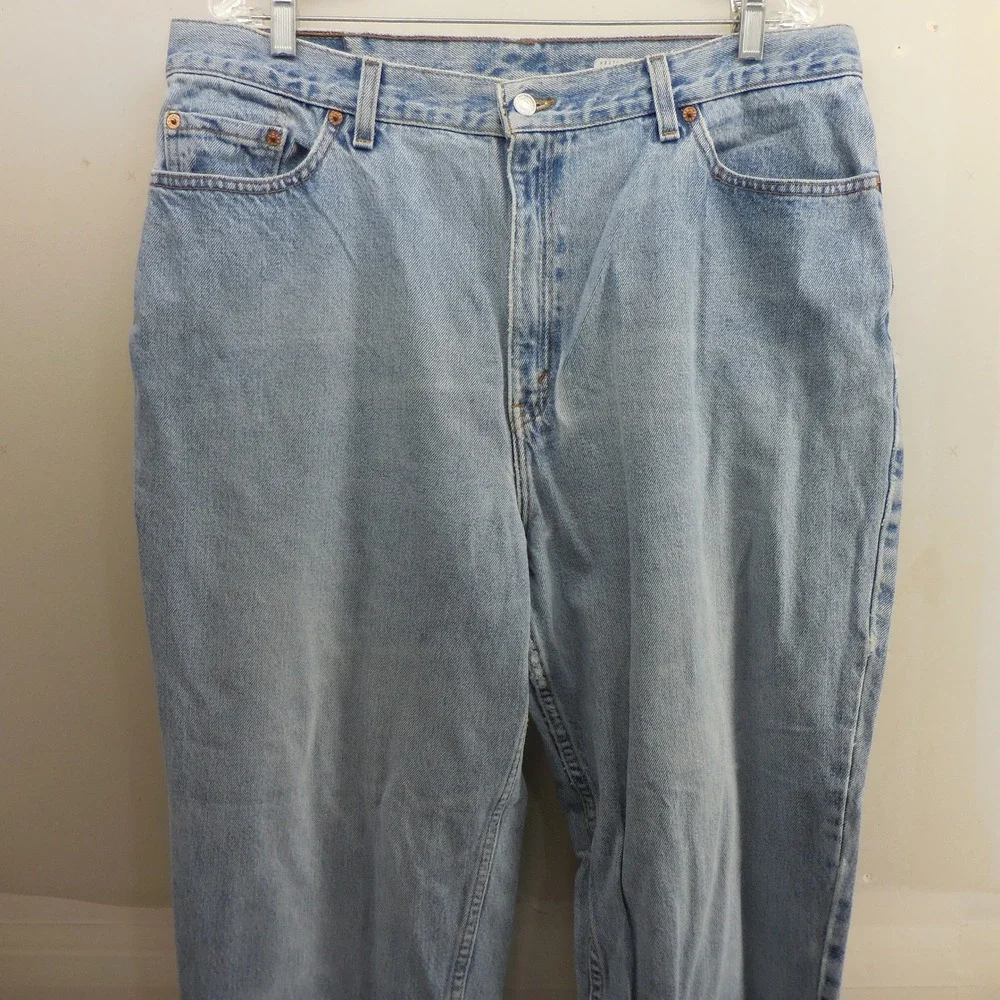 Vintage Levis 550 Relaxed Fit Tapered Leg Jeans Light Wash Made in USA 20W 37x32